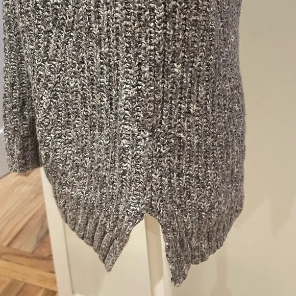 American Eagle Outfitters Women's Knit Sweater Size Medium - Picture 3 of 5